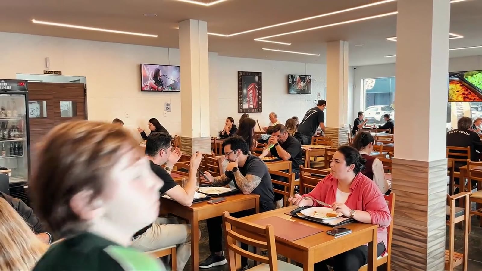Salão no horário do almoço